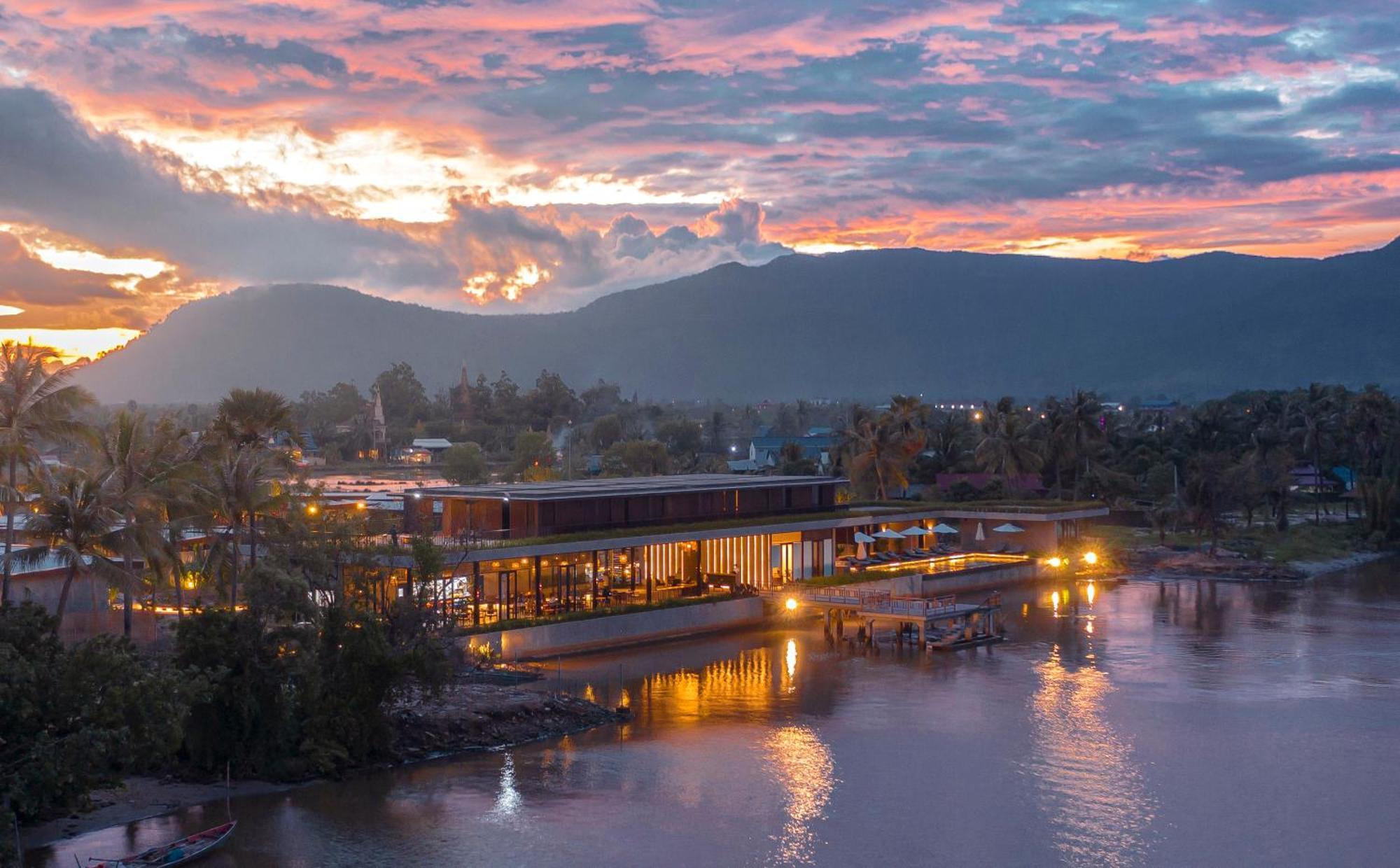 Amber Kampot Hotel Exterior photo